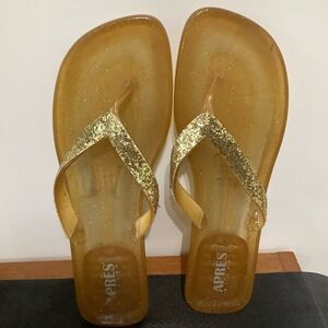 Gold Glitter Women's Sandals (NWOT)